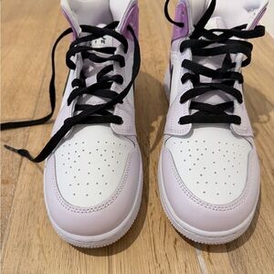 Nike White and Black Sneakers